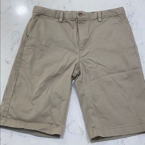 Vineyard vines khaki shorts 18